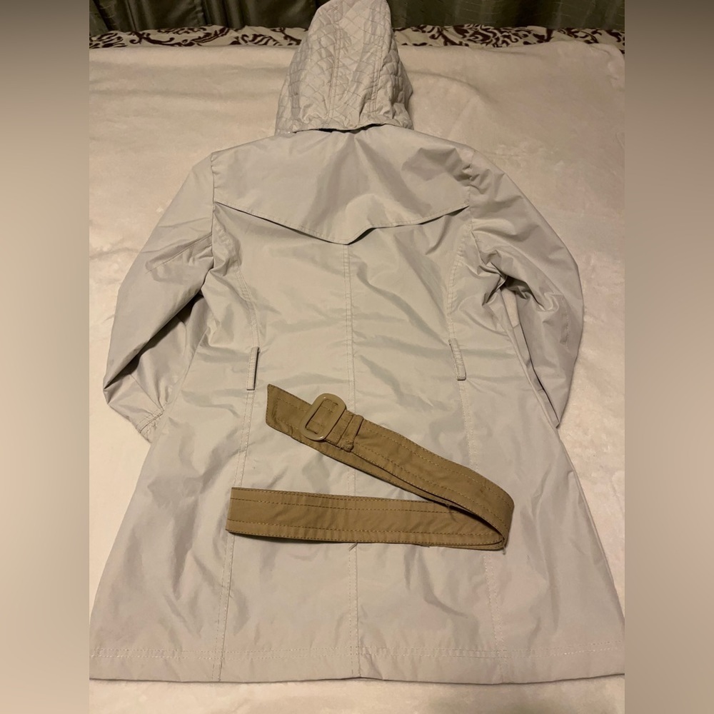 Suzy Shier Rain Coat 🧥 - Picture 15 of 15